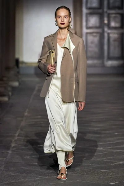 Look 8